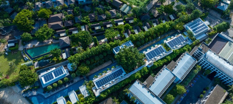 Artistieke weergave van het nieuwbouwproject Zevenbergen Oost, een duurzame en groene wijk in Moerdijk met moderne woningen en veel natuur.